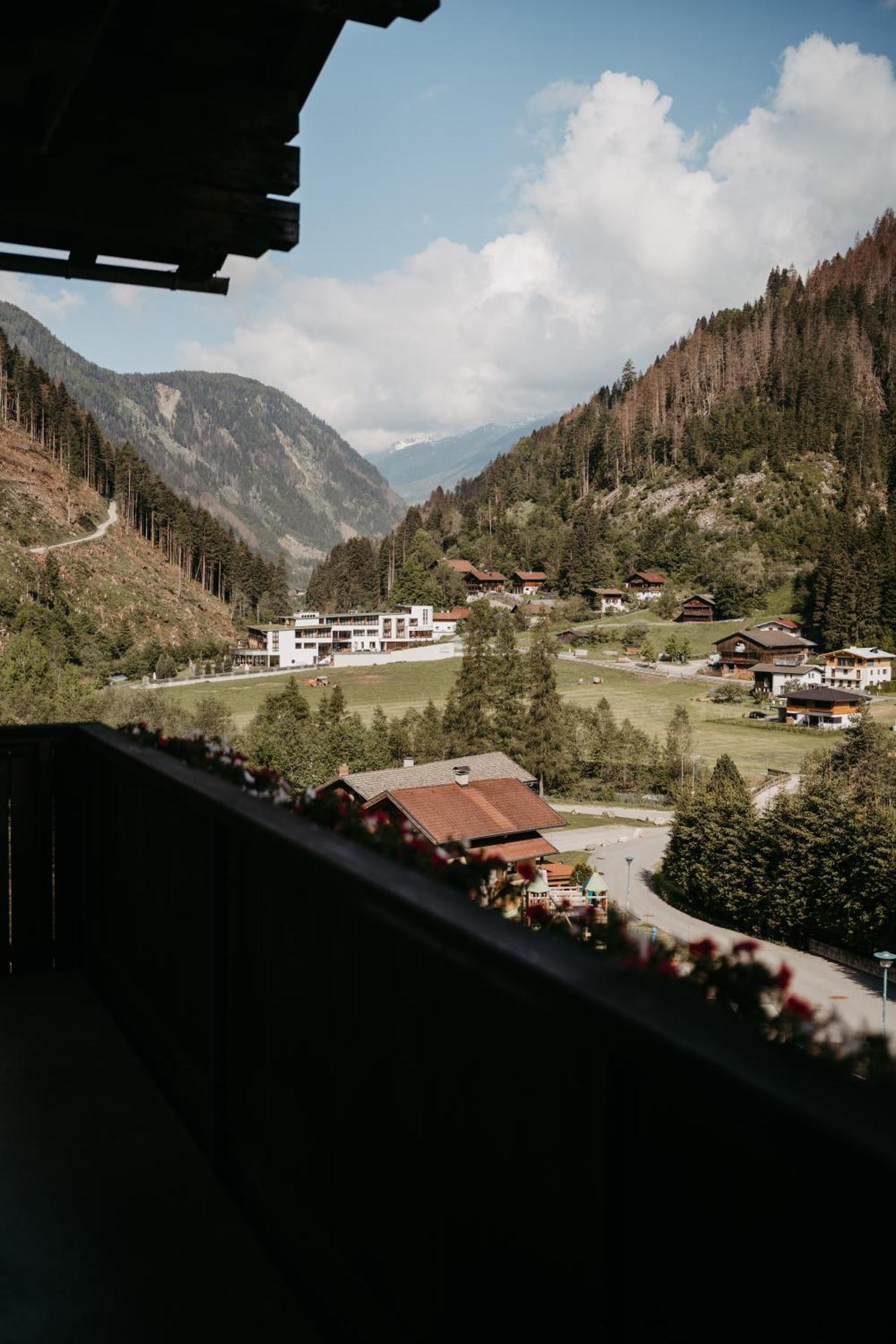 Gasthof Pension Kohlplatzl Hotell Hopfgarten in Defereggen Exteriör bild